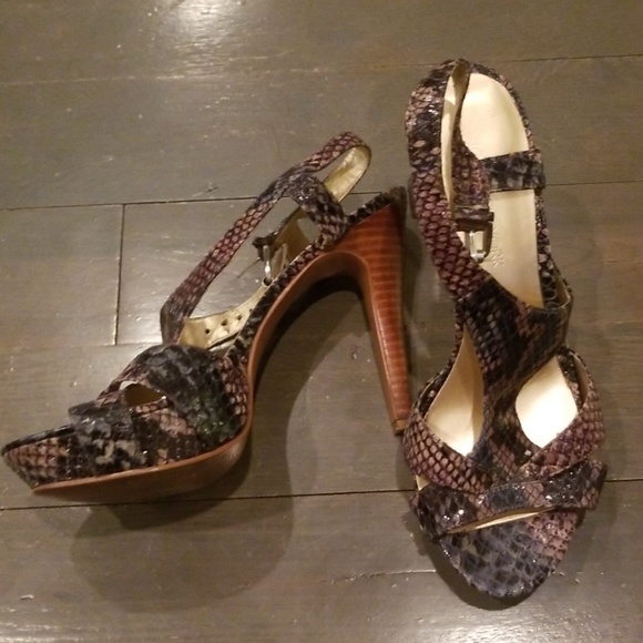 Patterned Heeled Strap Sandals - Picture 2 of 6
